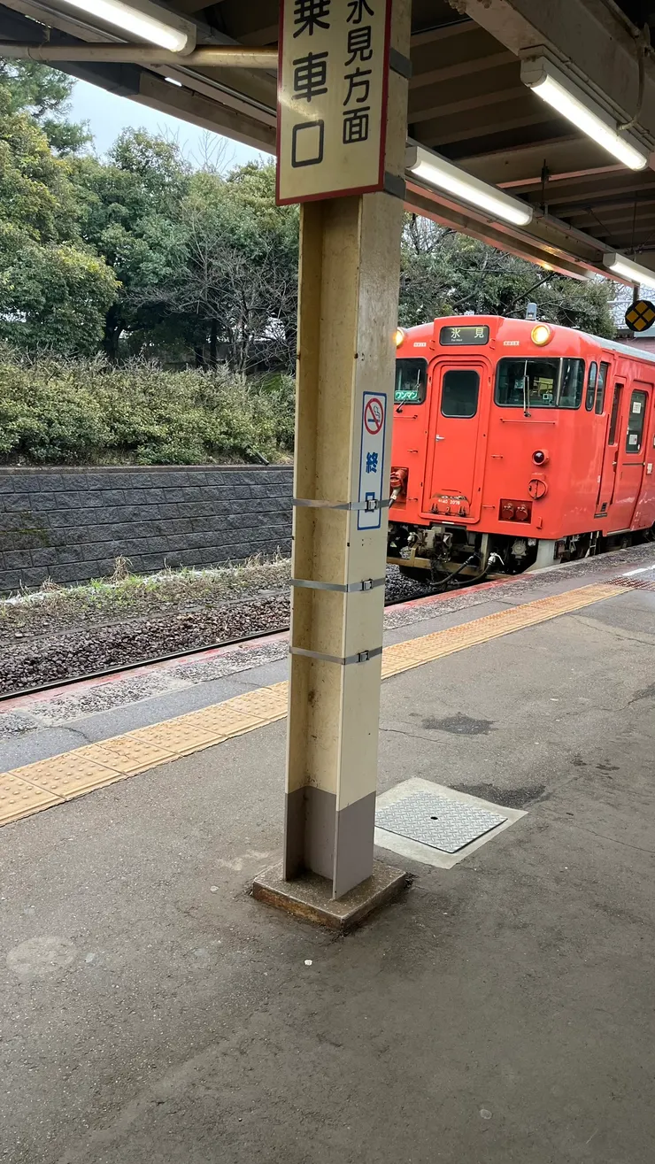 越中中川站只有一個月台，上車前務必要確認方向。