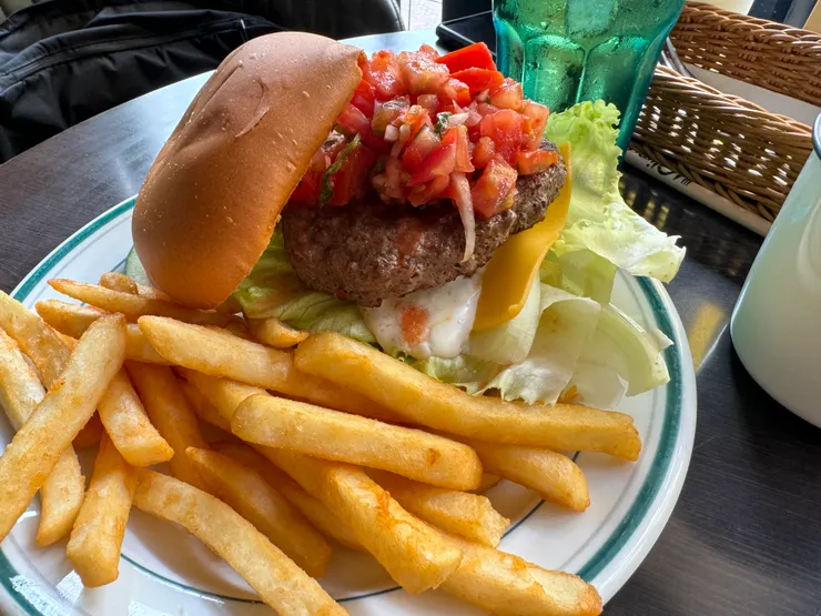 番茄莎莎牛肉漢堡