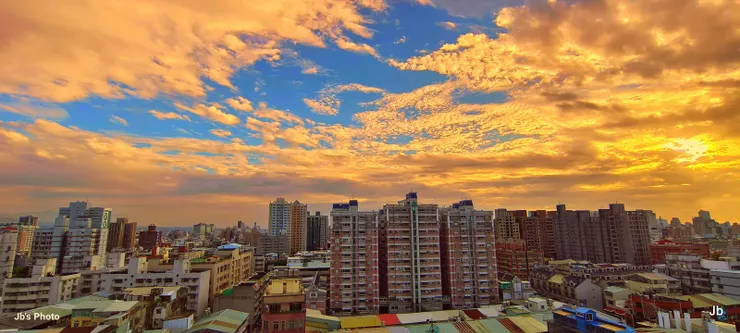 品味一輪春秋感謝冥冥安排巧！2022/12/31晚霞。