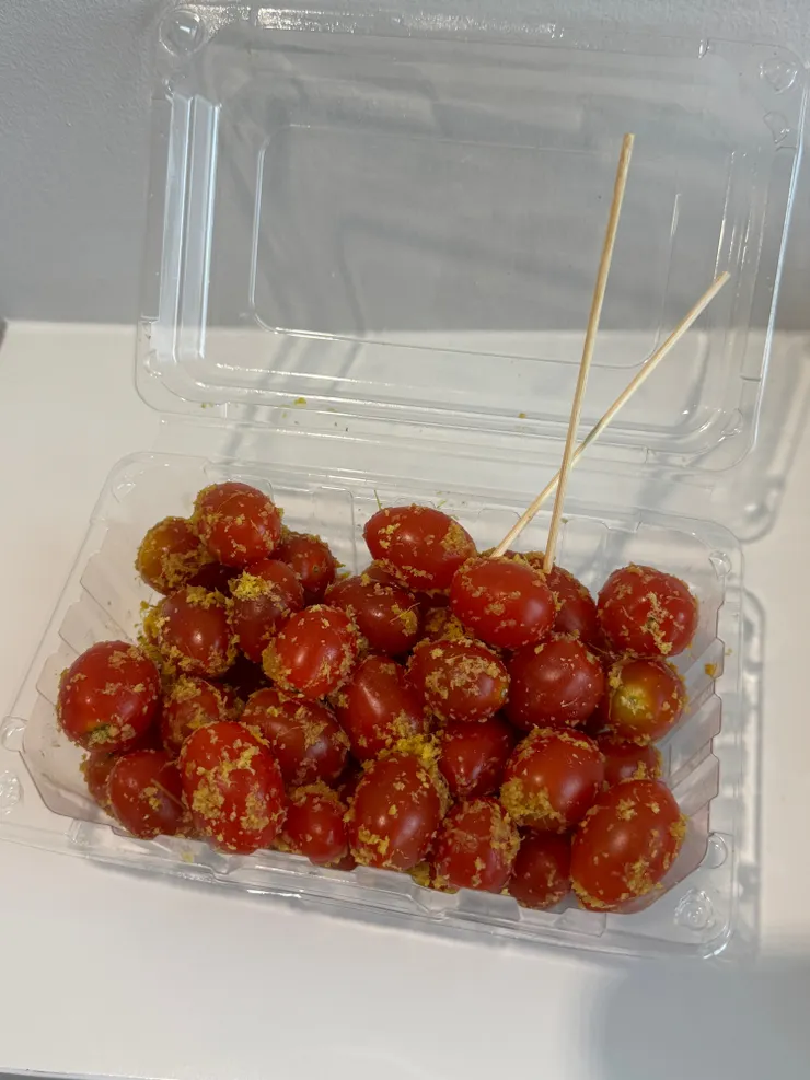 旅店前面水果攤買到喜歡的南薑小蕃苆