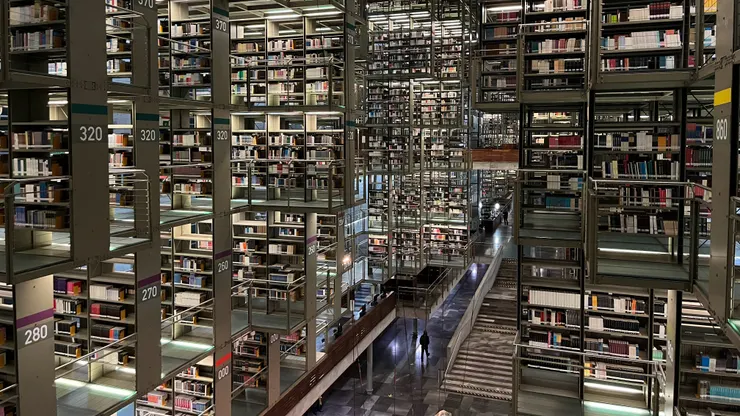 猜猜這是甚麼？！它的外表很平凡，但走進大廳後，我嚇呆了，Biblioteca Vasconcelos, Mexico City, Mexico