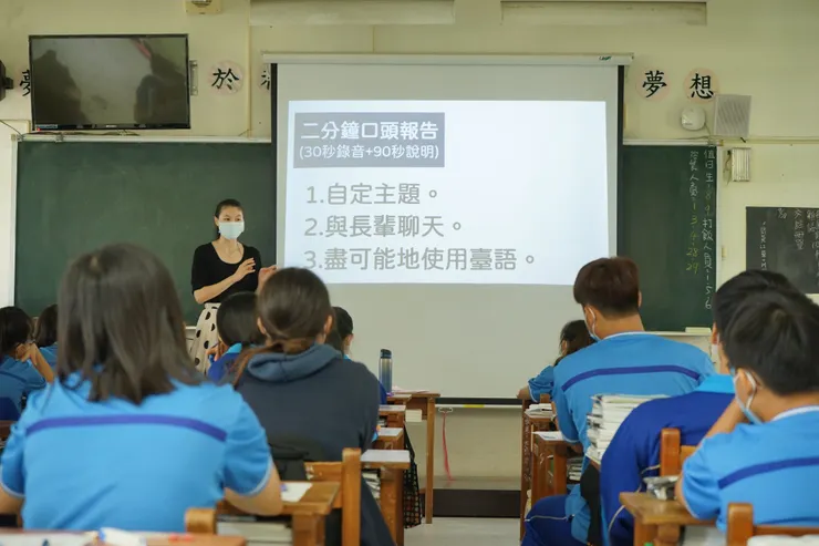 臺語作為台灣多元語言之一，當前也面臨逐漸凋零的現象，而語言是文化當中不可或缺的重要元素。