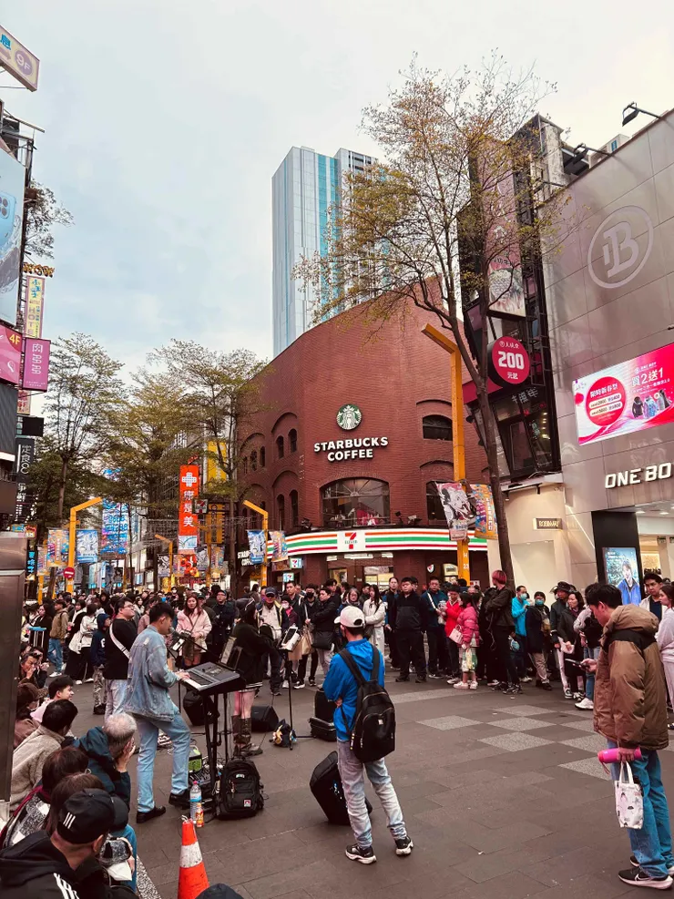 人山人海的西門町