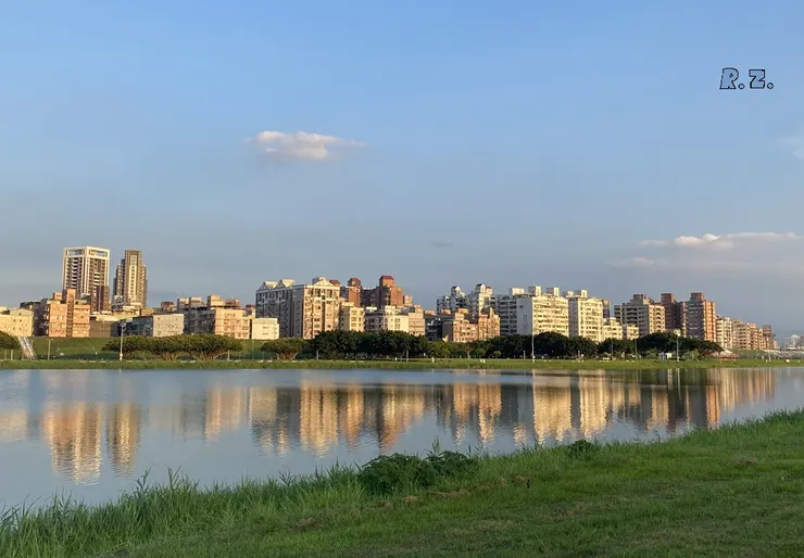 水面倒影  ([陳傳義]拍攝)