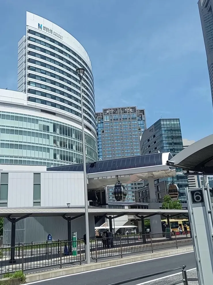 外頭就能看見來回往返的纜車