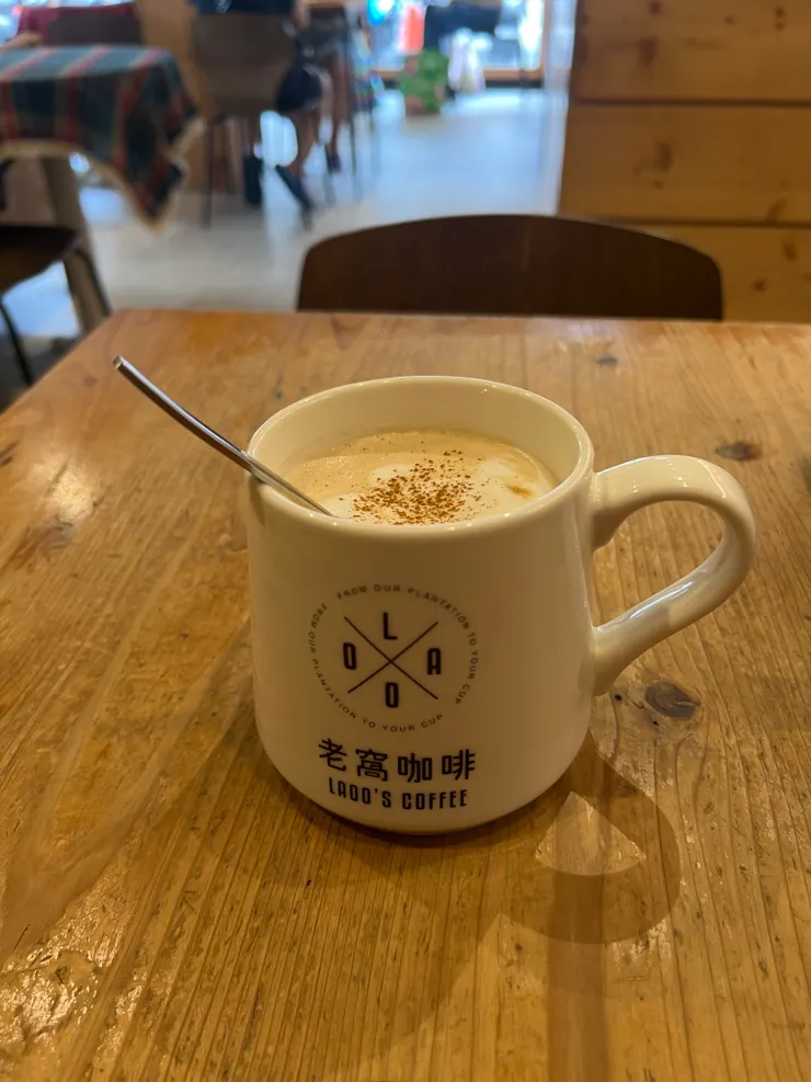 奶泡攪不散又扎實又厚，超愛喝泡泡的感覺～當天點的卡布奇諾☕️