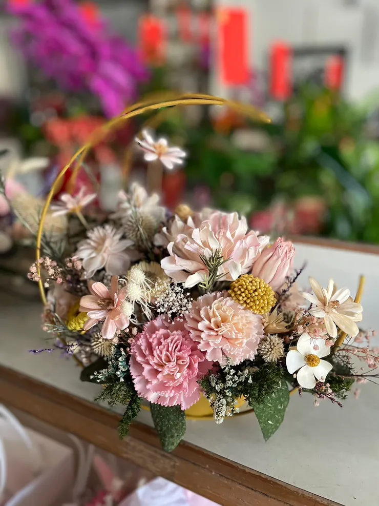 我已經與專業發展團隊的同事核實過，他們說下週將開始報名參加校長研討會。會議將在北京/深圳面對面舉行，並以普通話進行。