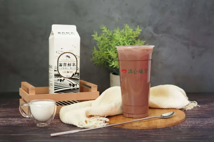 圖說：清心福全超前部署，嚴選「崙背鮮乳」及「瑞穗鮮乳」作為鮮乳乳源，創造頂級可可拿鐵、隱藏版等超人氣品項。（資料來源：清心福全）