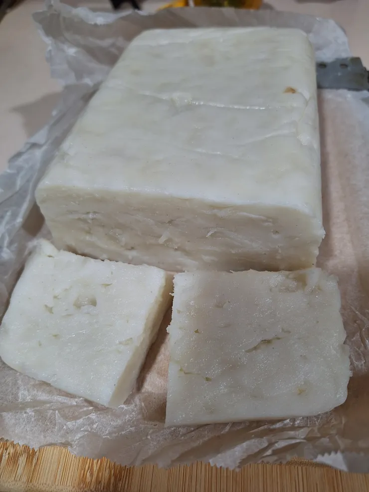 放涼後，於冰箱冷藏 4 小時以上（或隔夜），使其完全定型。