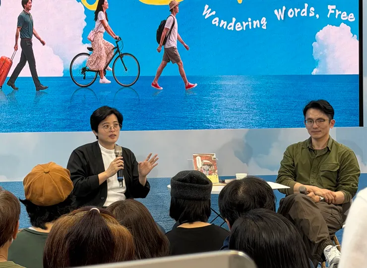 楊双子（左）、盛浩偉（右）