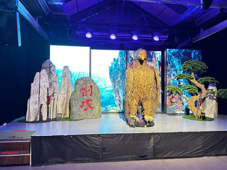 神鵰大哥以及「劍塚」道具石山