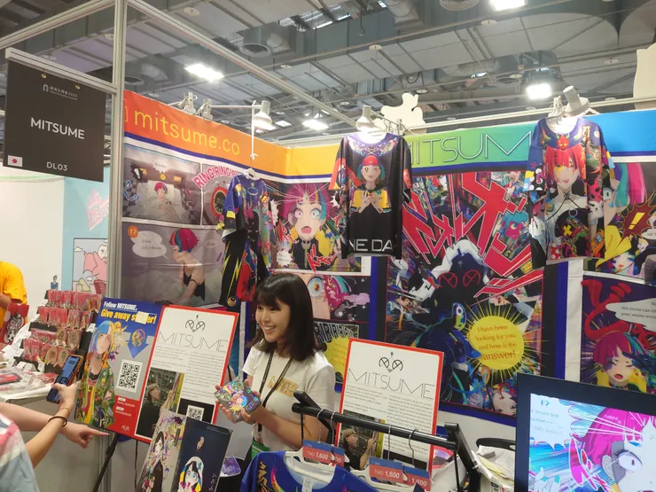 花博館可愛日本妹，想到他遠渡重洋來台，所以花了三百元，唯一在花博館的消費  