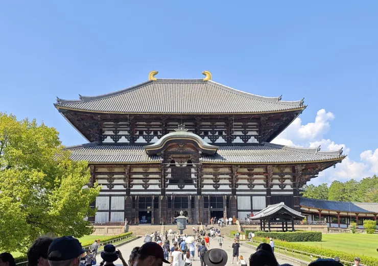 大佛殿與八角燈籠