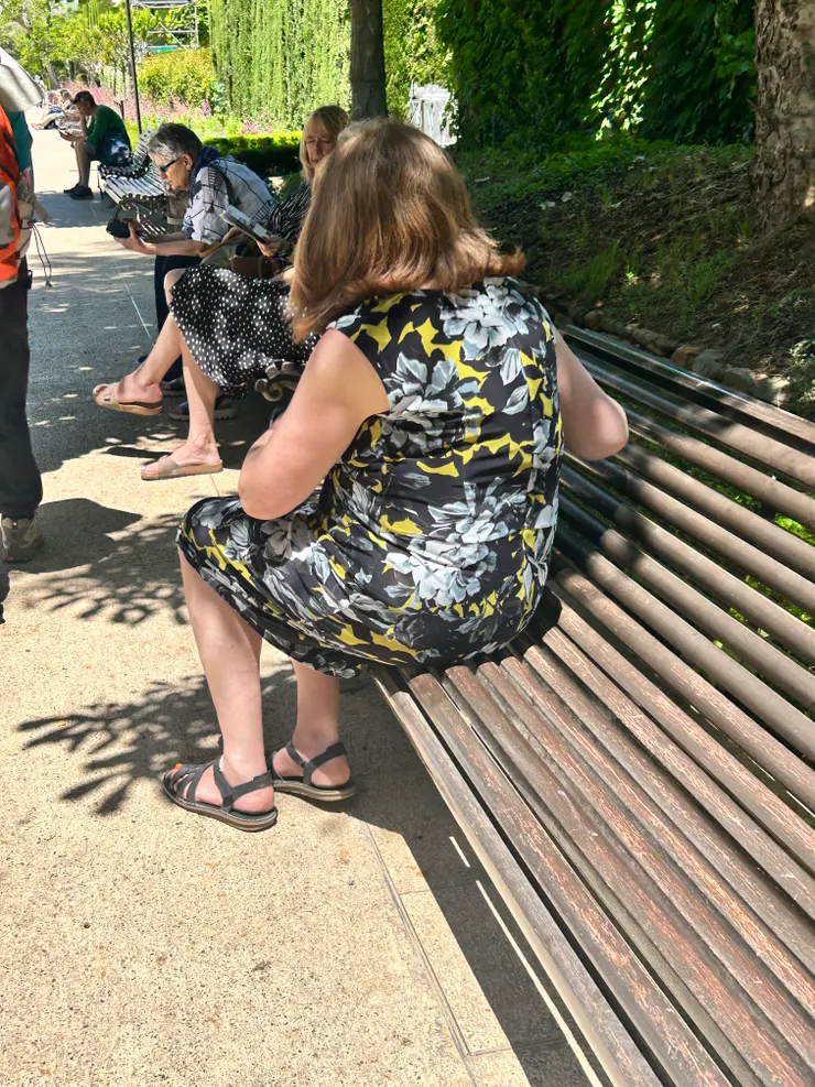 芥末黃與黑灰藍花紋圖案洋裝