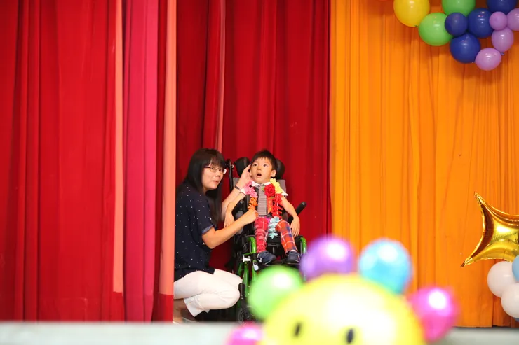 陪你準備出場領畢業獎狀。2017