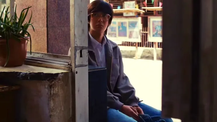 靦覥的李默，透著不被理解的落寞、挫敗與無助。