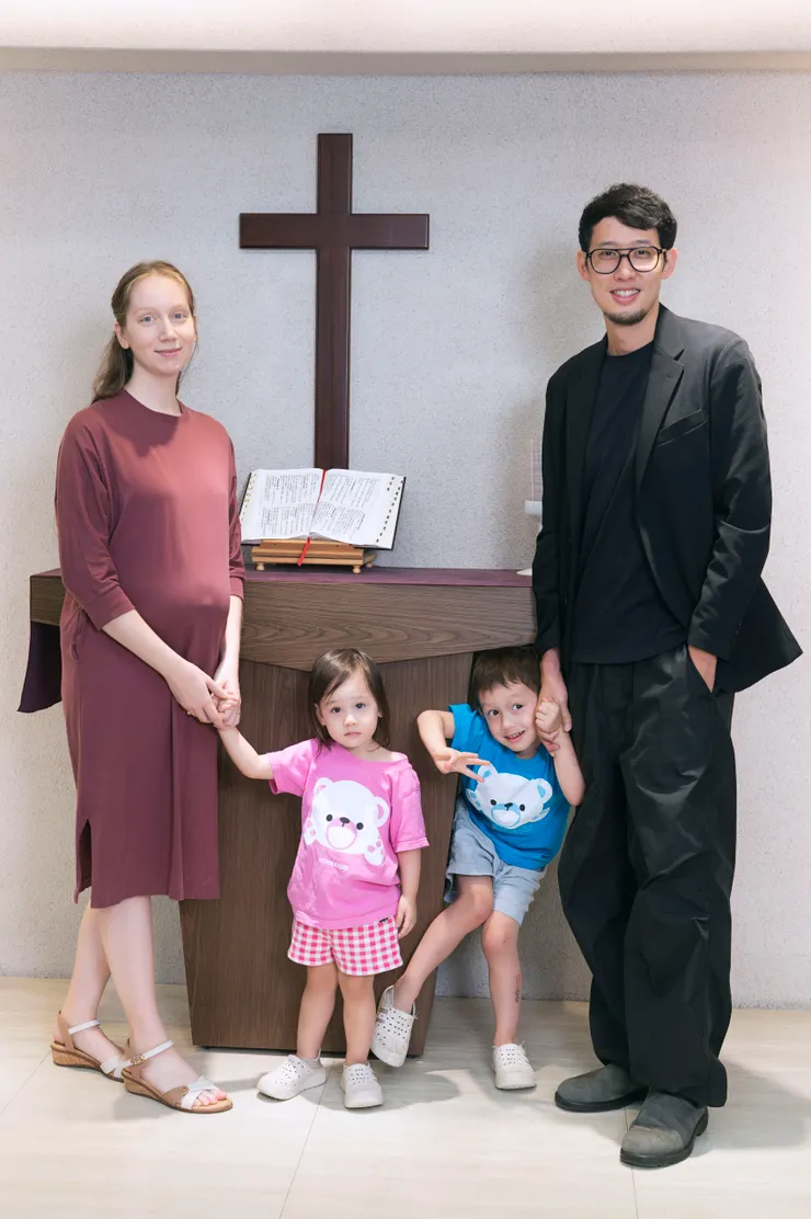 （圖說：迺哥與妻子攜手規劃「六胎人生」的幸福進行曲。）