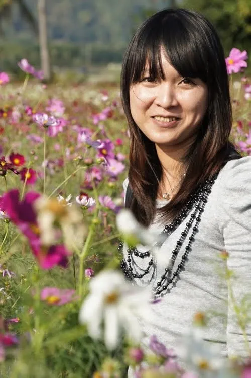 波斯菊與美女同事比誰笑的燦爛？