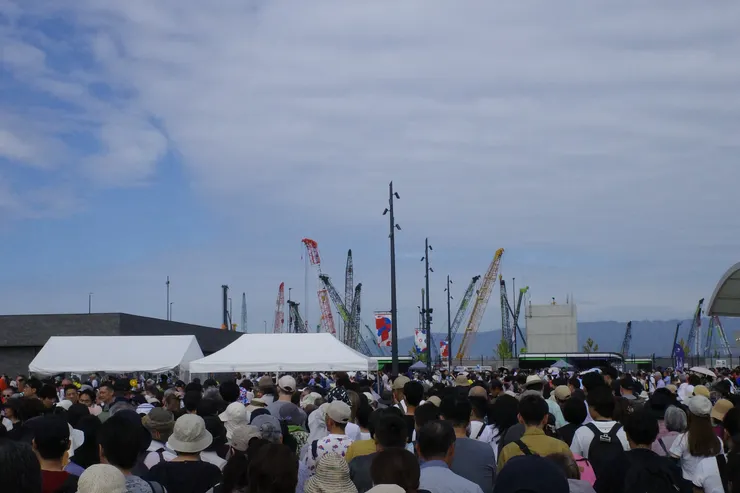 還沒進去，就被人潮嚇到