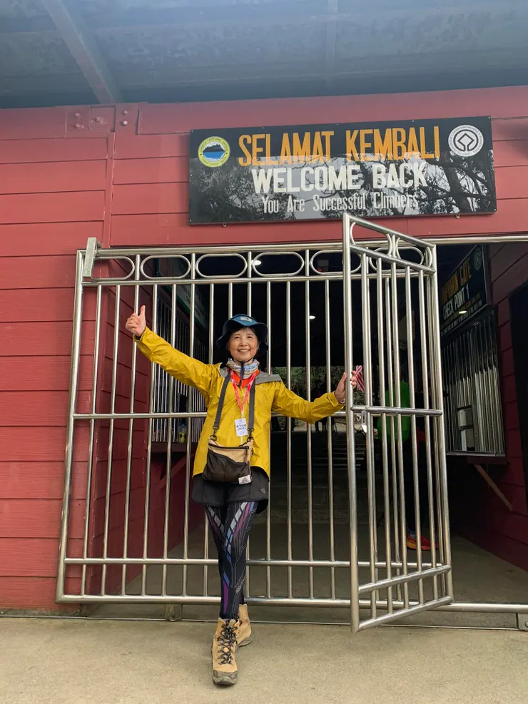 下午1:55分出登山閘門了！所以笑得如此開心！