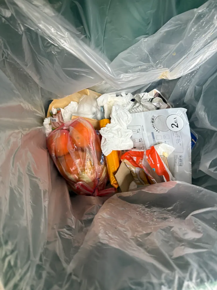 2026/03/31 垃圾桶裡的橘子