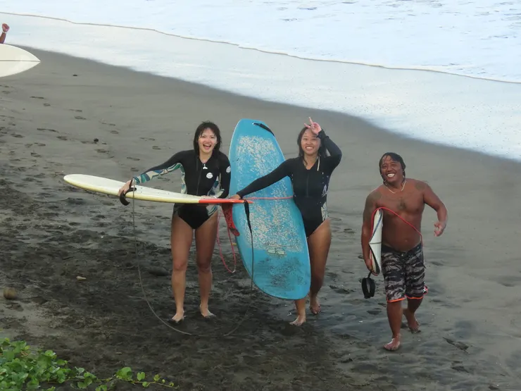 雖然上岸之後很狼狽但笑得很燦爛，因為克服大浪超開心ヾ(*´∀ ˋ*)ﾉ