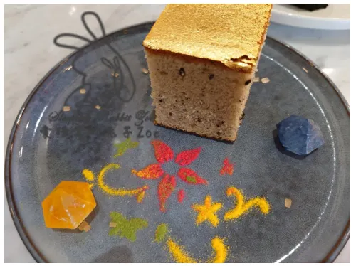 濛雁-黑芝麻金箔蜂蜜蛋糕