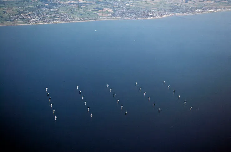 從空中看離岸風場。(wikimedia commons CC BY-SA 3.0)