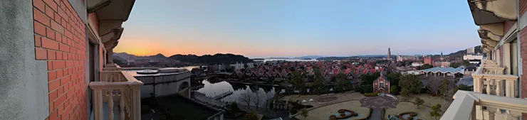 一早特別起床拍下公園側的全景，這樣的美景令人心曠神怡！