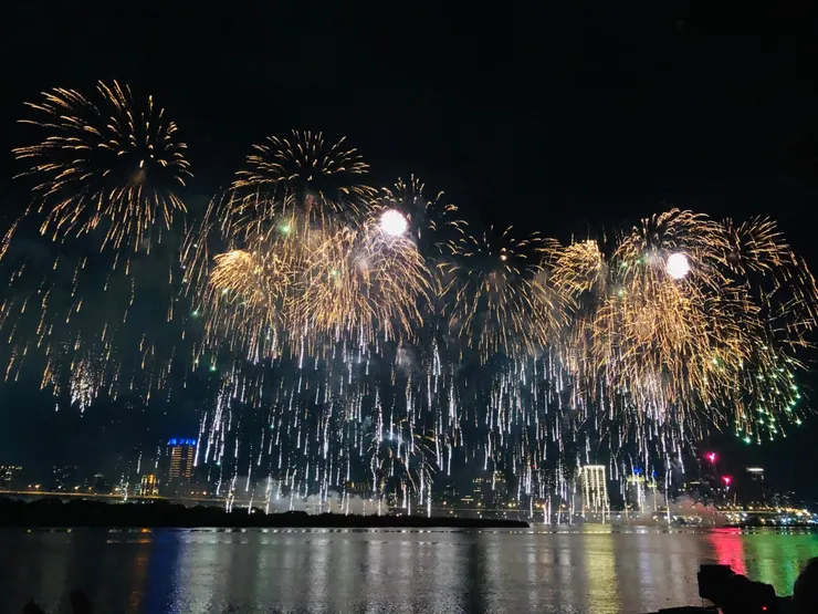 肉眼看真的比照片美