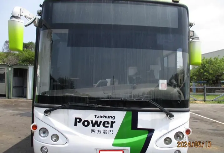 臺中分署以32萬2,000元拍定12輛電動巴士 。（執行署提供）