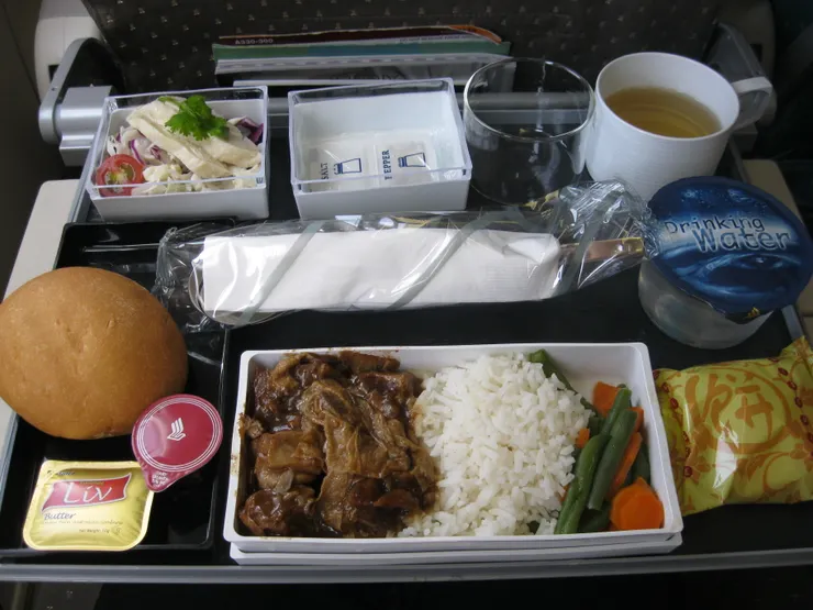 左上角是新航飛機餐的醉雞!新航飛機餐居然有醉雞!不迷信這點真的很讚!