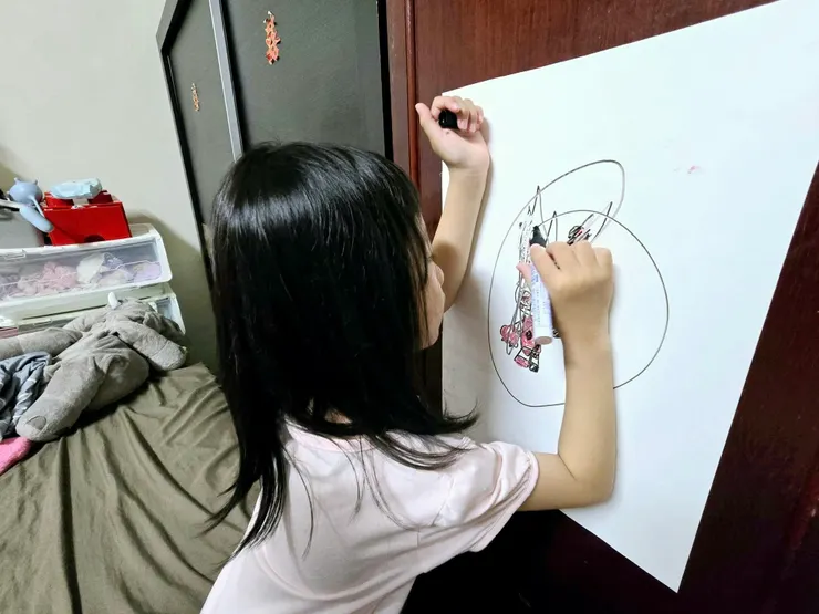 體驗愛塗鴉寶貝看過來!可自由裁切、牆壁、木板隨處可黏、白板