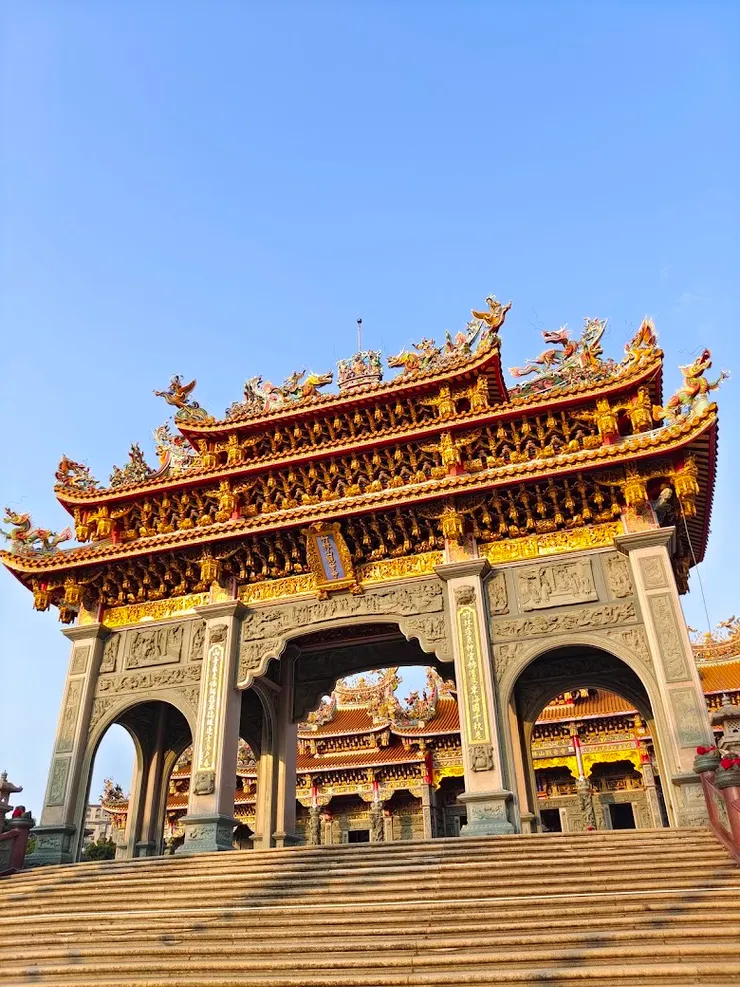 莊嚴隆重的觀音寺牌樓（圖片截圖於網路）