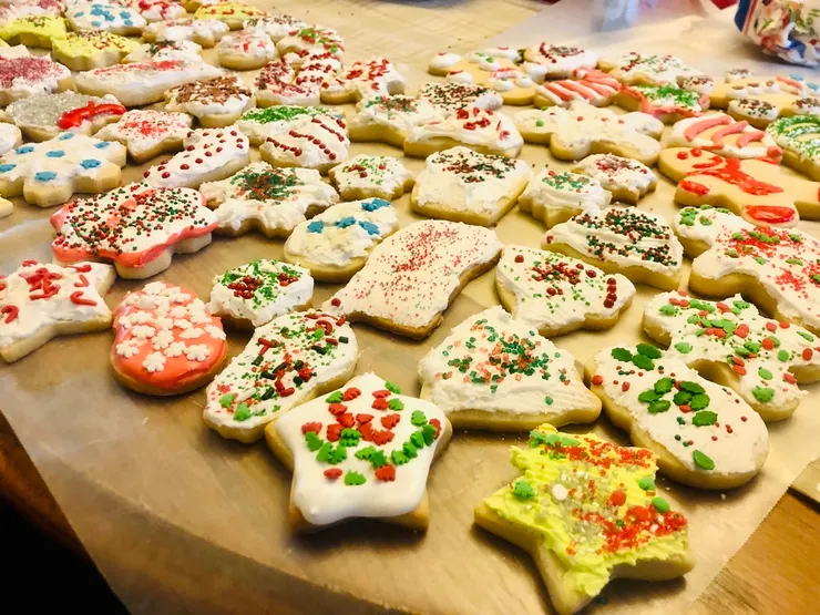 作者攝於 2022年12月｜與友人Ｄ和Ｄ的朋友一起裝飾的聖誕餅乾（原創作品，請勿擅自使用或轉載。）