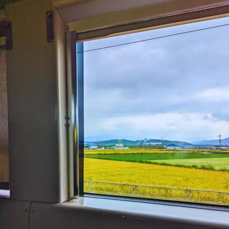 天氣不好也很美的車窗外風景