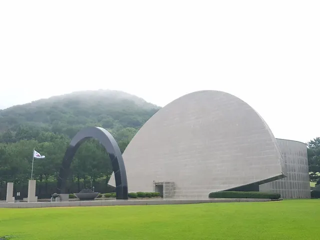 圖3：四三和平公園的靈位奉安室、慰靈祭壇與慰靈廣場。