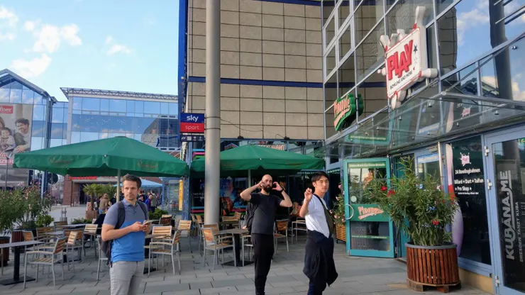 德國保齡球館與可愛的同學們，當天下午六點開始打，感覺只打了一小，打到第二局的第三個計分個左右就結束了