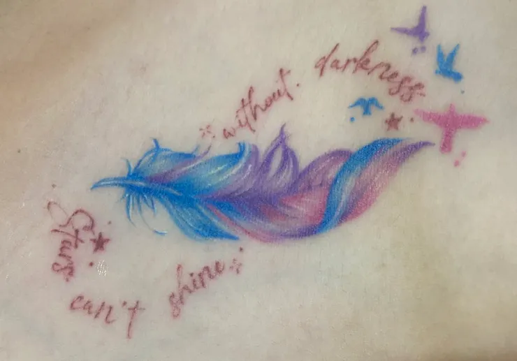 復原後跟刺青師確認狀況，刺青師建議英文字的部分可以再補色