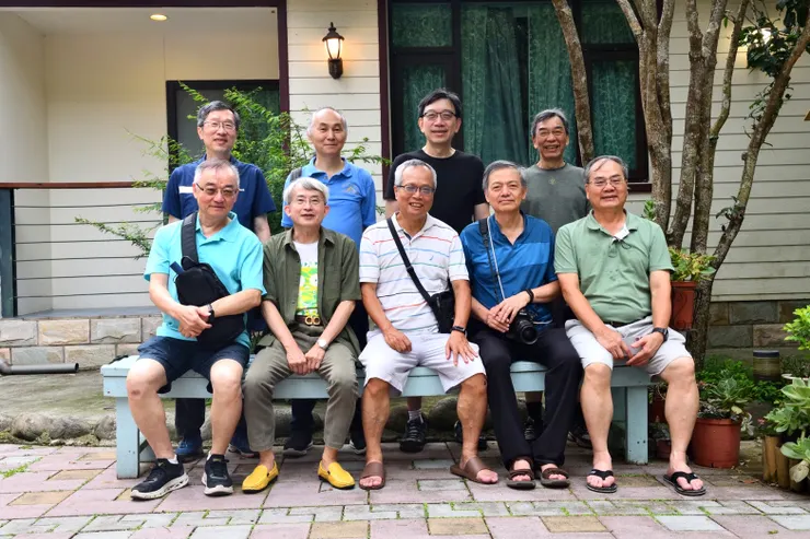 【蔓森活到了十六人卻是近年高峰！同學們在蔓森活庭園合照。】