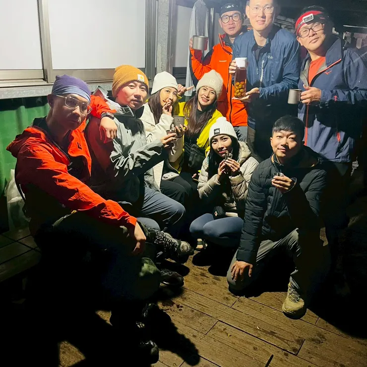 檜谷山莊，隔天協作凌晨1點半有早餐，有的人喝酒喝到晚上9點半才ZZZZ，我沒喝因為我不希望高山症