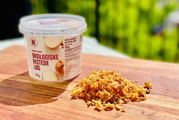 冰島熱狗的靈魂「炸洋蔥酥」，也深得理工男歡心，吃什麼都要加。圖片來自於冰島的網購網站。