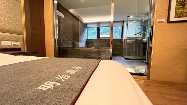 乾溼分離、窗外有山景