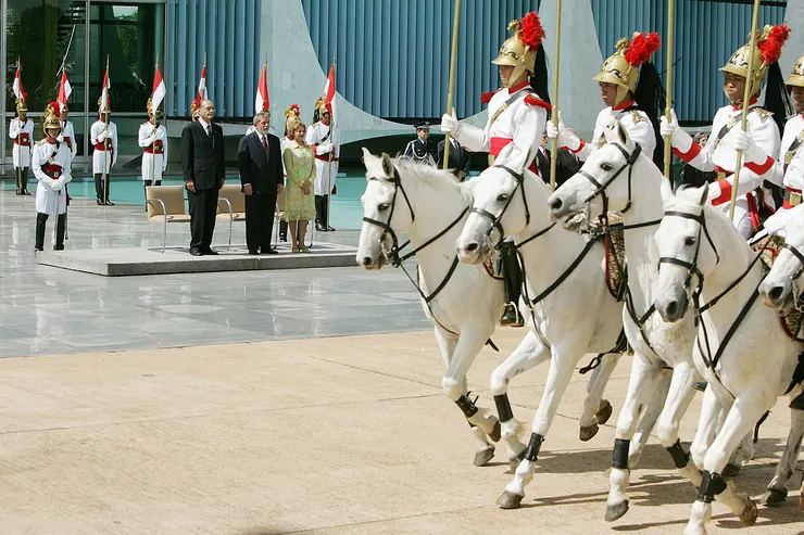 2006年5月25日,獨立龍騎兵隊參加法國總統雅克·希拉克在巴西利亞阿爾沃拉達宮舉行的抵達儀式