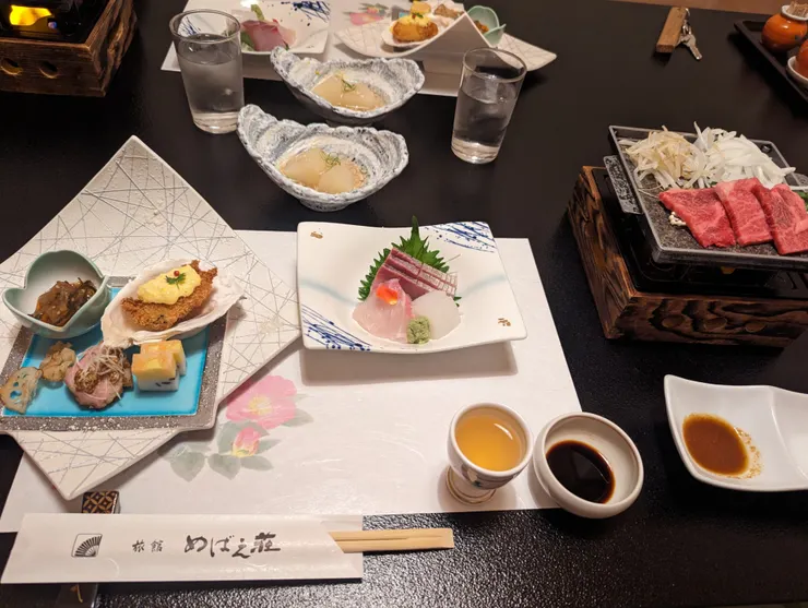 溫泉懷石料理晚餐，有山有海超澎湃