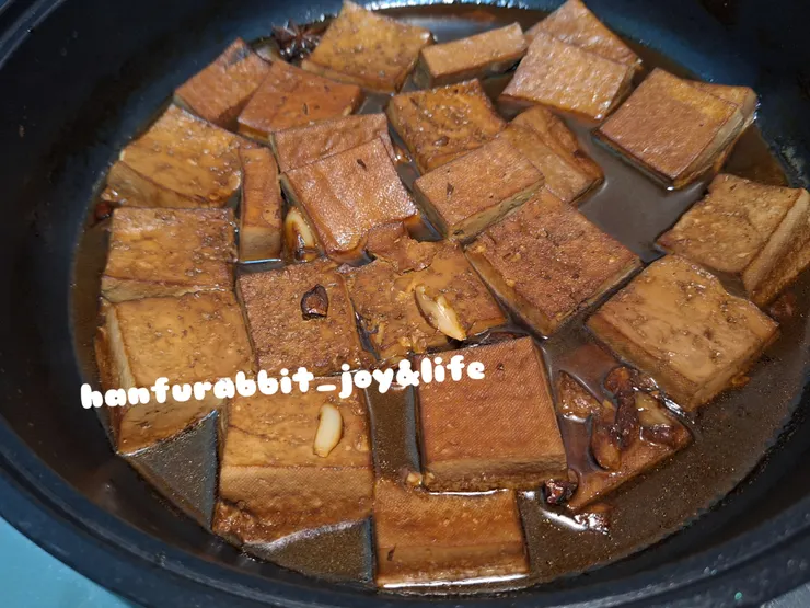 滷豆腐、豆干時有加入一些阿薩姆紅茶粉