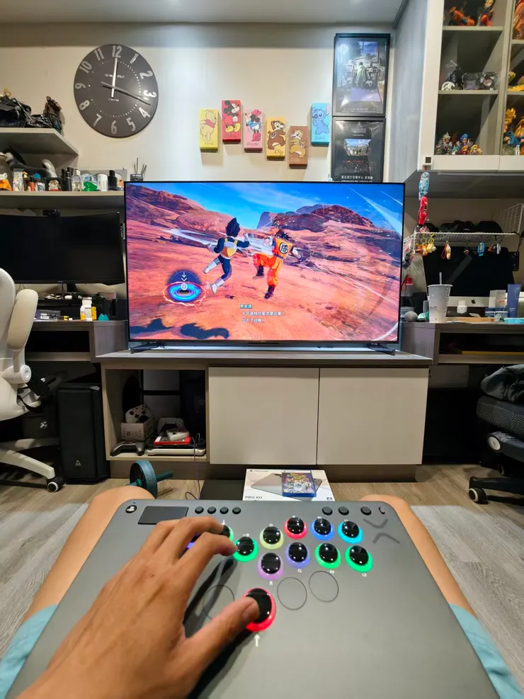 坐在螢幕前,看著按鈕燈效跟著戰鬥起舞,這種儀式感真的會讓格鬥靈魂熱血沸騰!