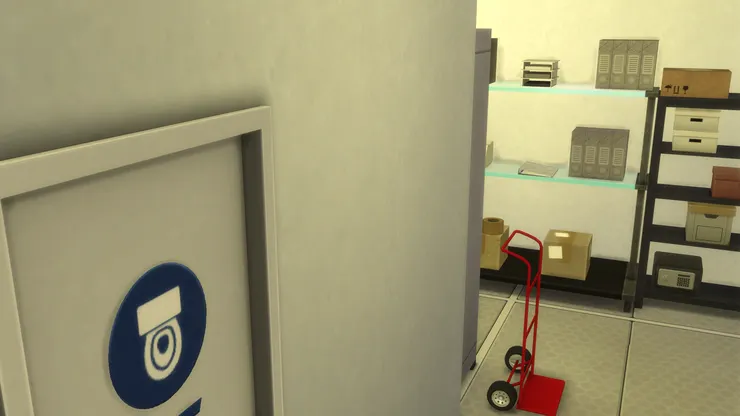 從洗手間轉出來了，搬貨用的推車也放在這裏。