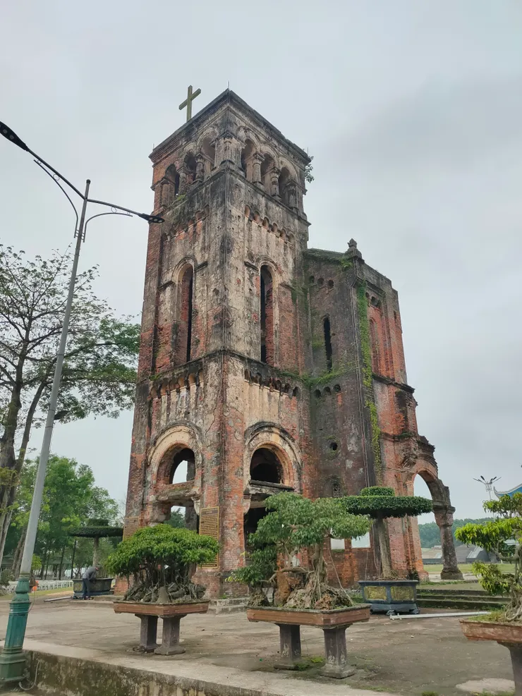 中間的停靠站，有一個遺跡，然後讓大家去上廁所