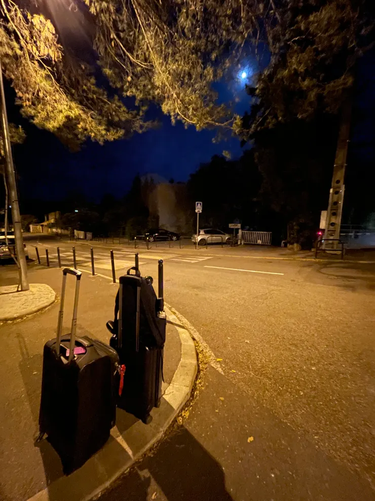 旅行時，與同行友人的行李 (Photo by虞田良)